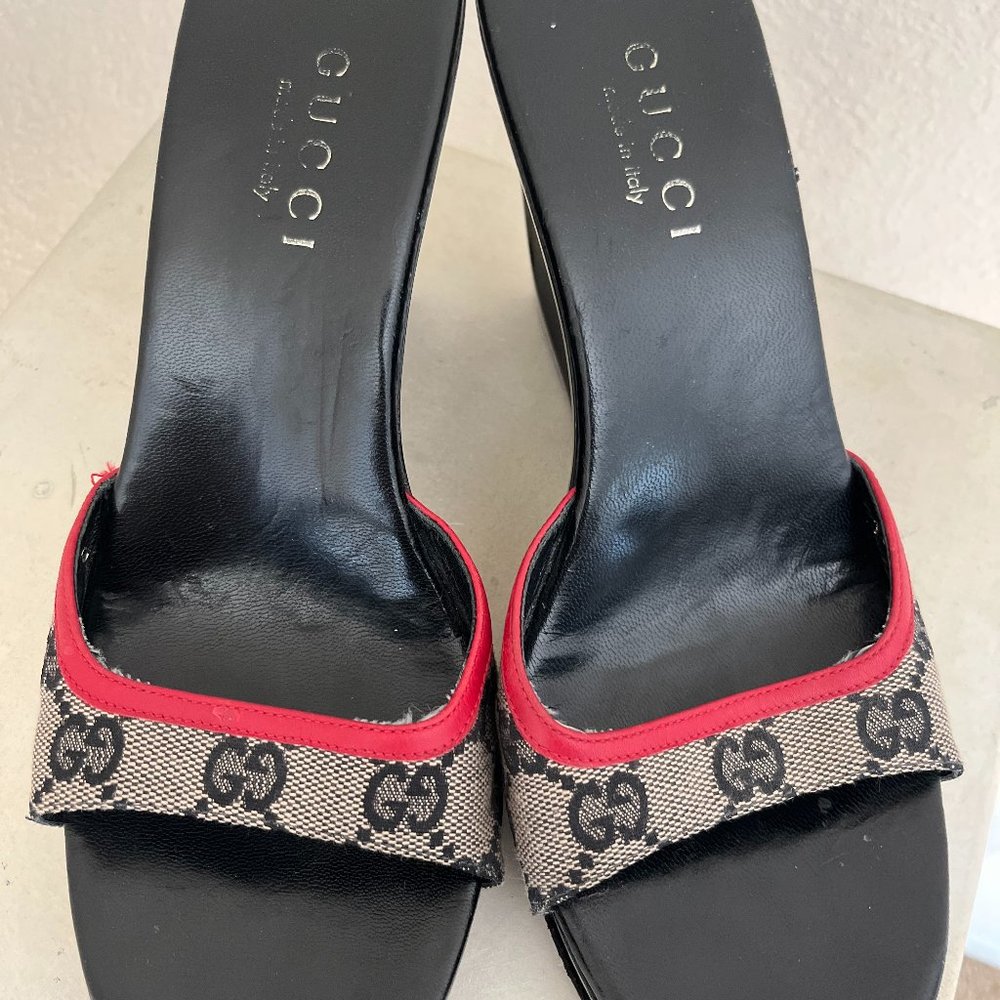 100% Authentic Gucci Wedges Signature GG Sandals.